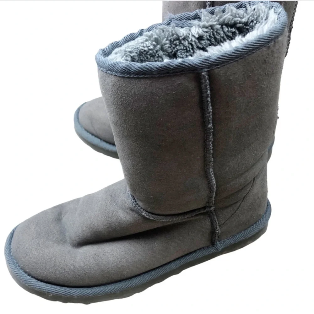 UGG Australia Women's Gray Suede Sheepskin‎ Lined Boots Size 6